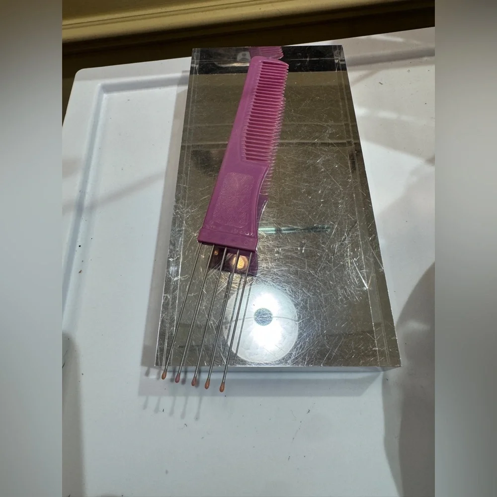 Pink Hair Teasing‎ Comb with Metal Pins
